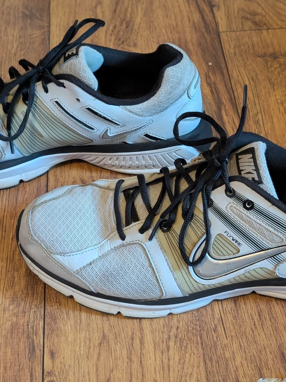 Nike Anodyne Ds Men’s Athletic Shoes in White and Black